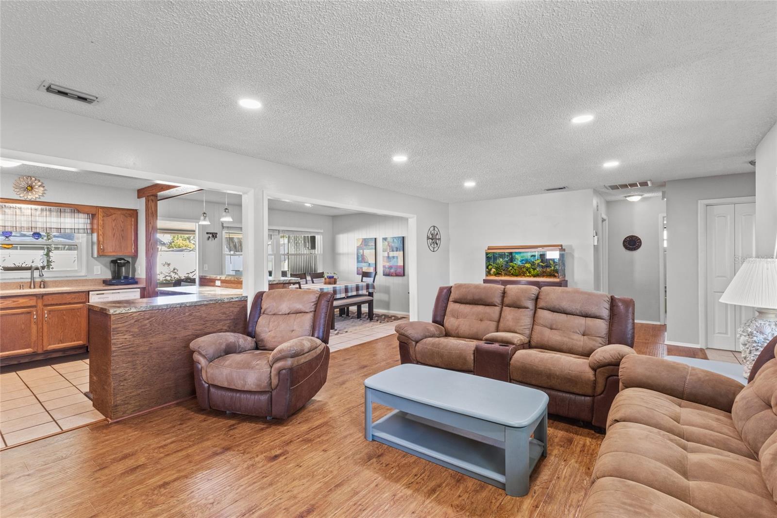 Image 11 of 34 For 3103 Norwich Drive W