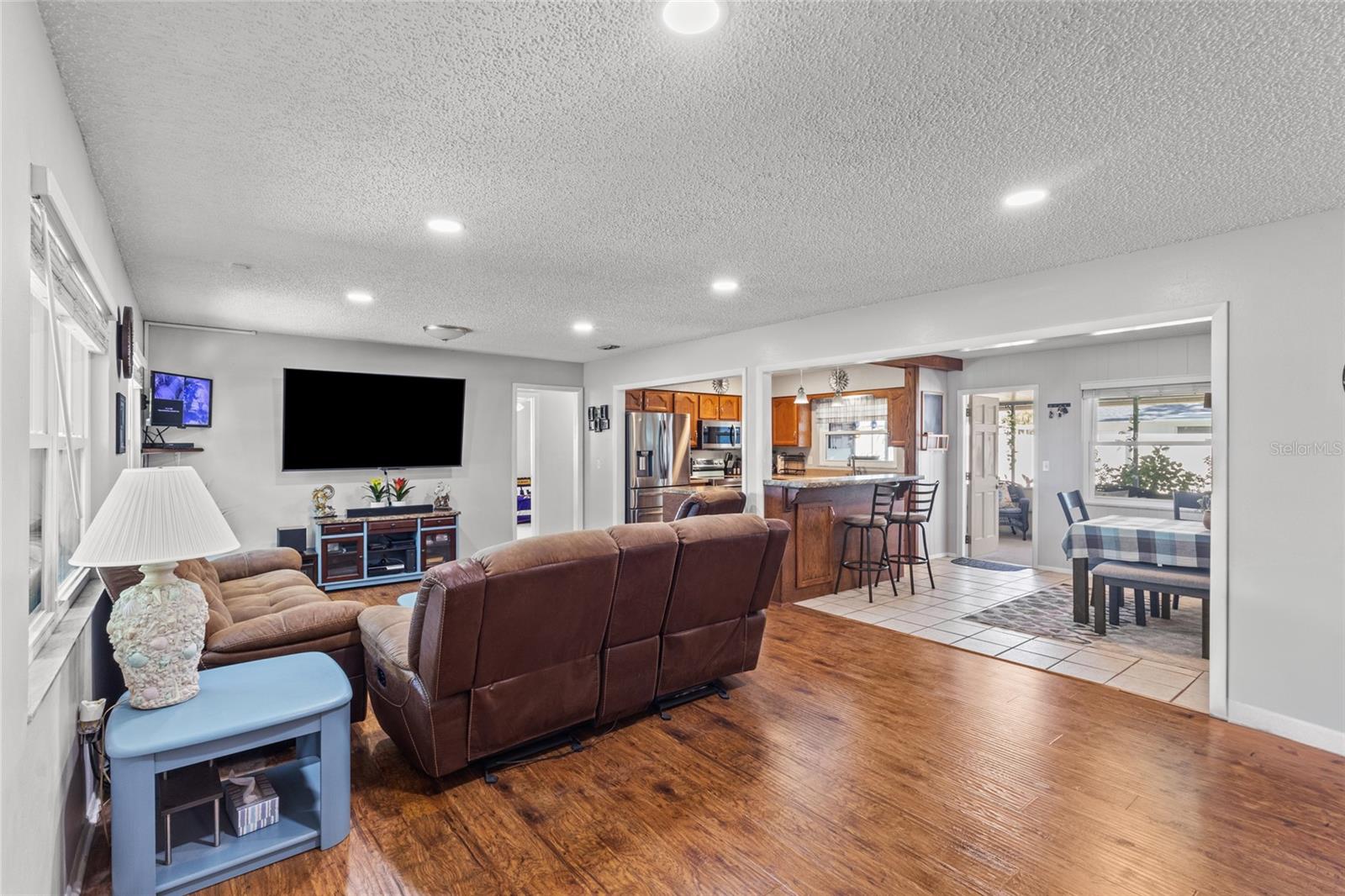 Image 3 of 34 For 3103 Norwich Drive W