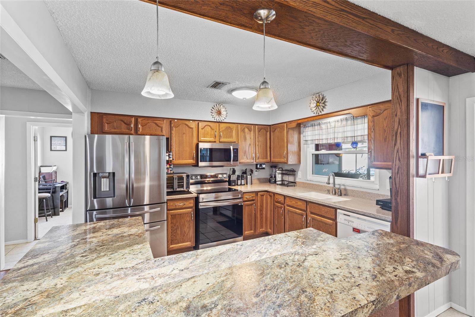 Image 7 of 34 For 3103 Norwich Drive W