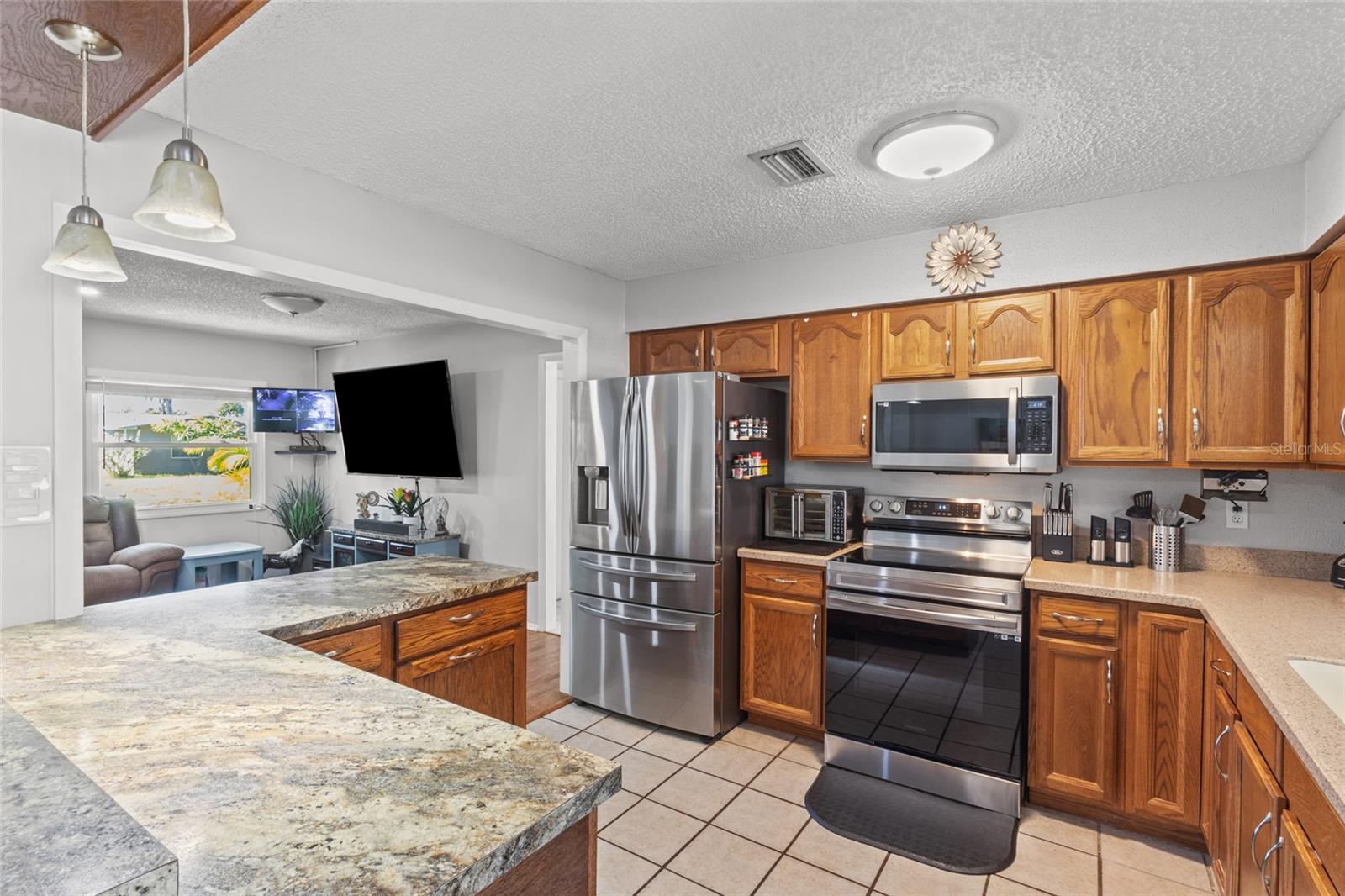 Image 8 of 34 For 3103 Norwich Drive W