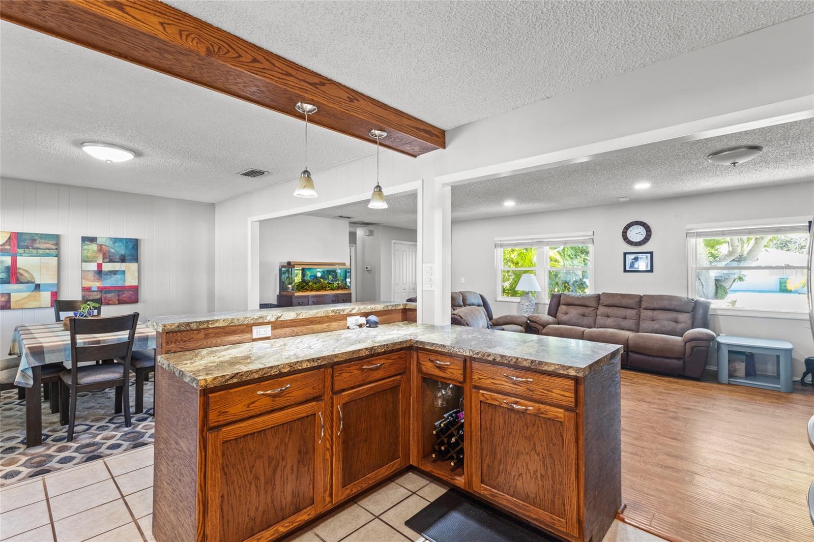 Image 9 of 34 For 3103 Norwich Drive W