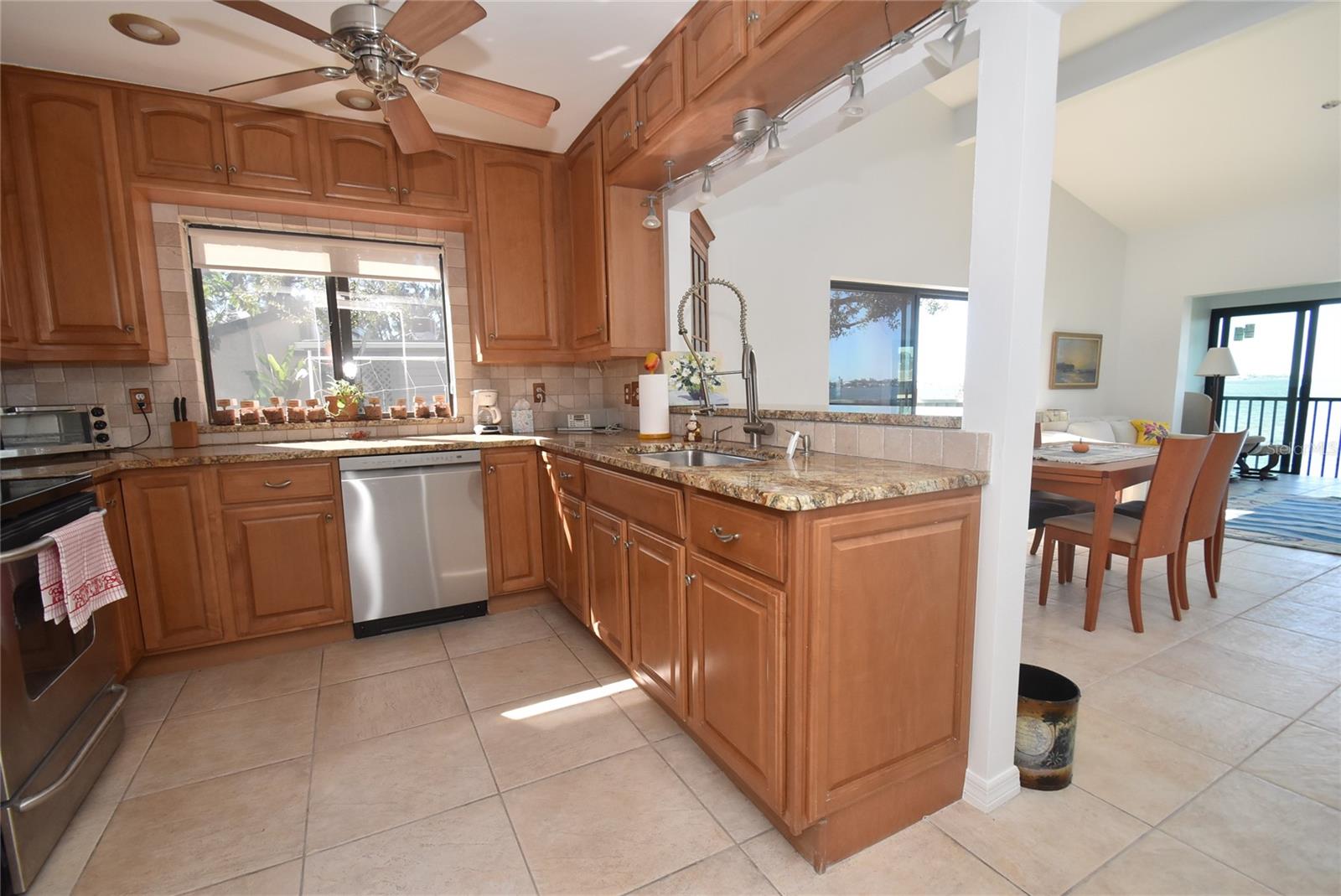 Image 11 of 41 For 1511 Pelican Point Drive 278