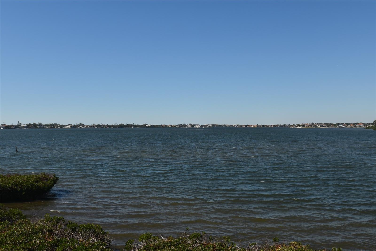 Image 23 of 41 For 1511 Pelican Point Drive 278