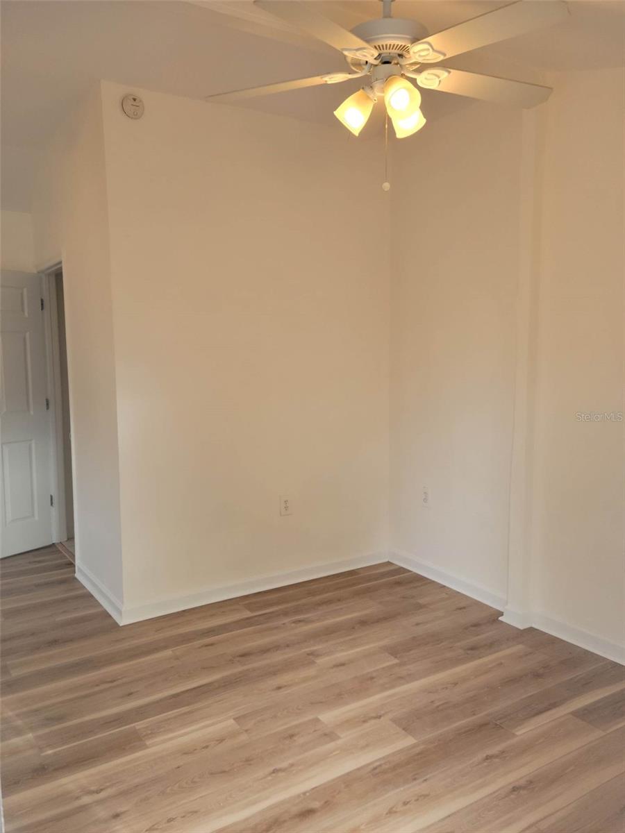 Image 3 of 6 For 1751 Fruitville Road Garage