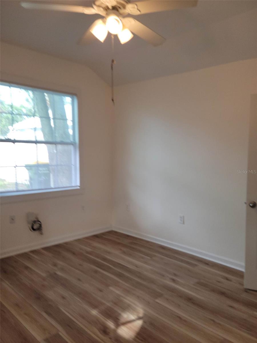 Image 4 of 6 For 1751 Fruitville Road Garage