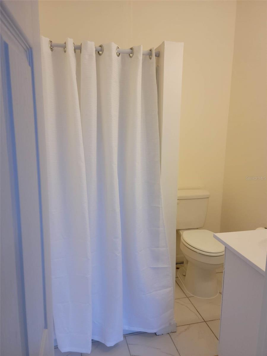 Image 5 of 6 For 1751 Fruitville Road Garage