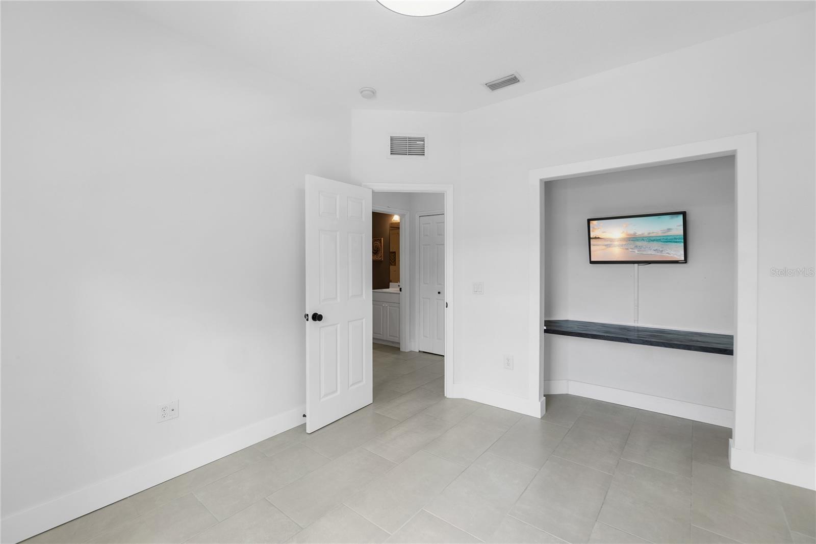 Image 25 of 40 For 5617 Whitehead Street