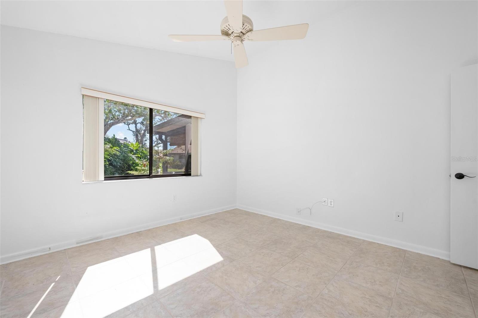 Image 19 of 51 For 65 Inlets Boulevard 65