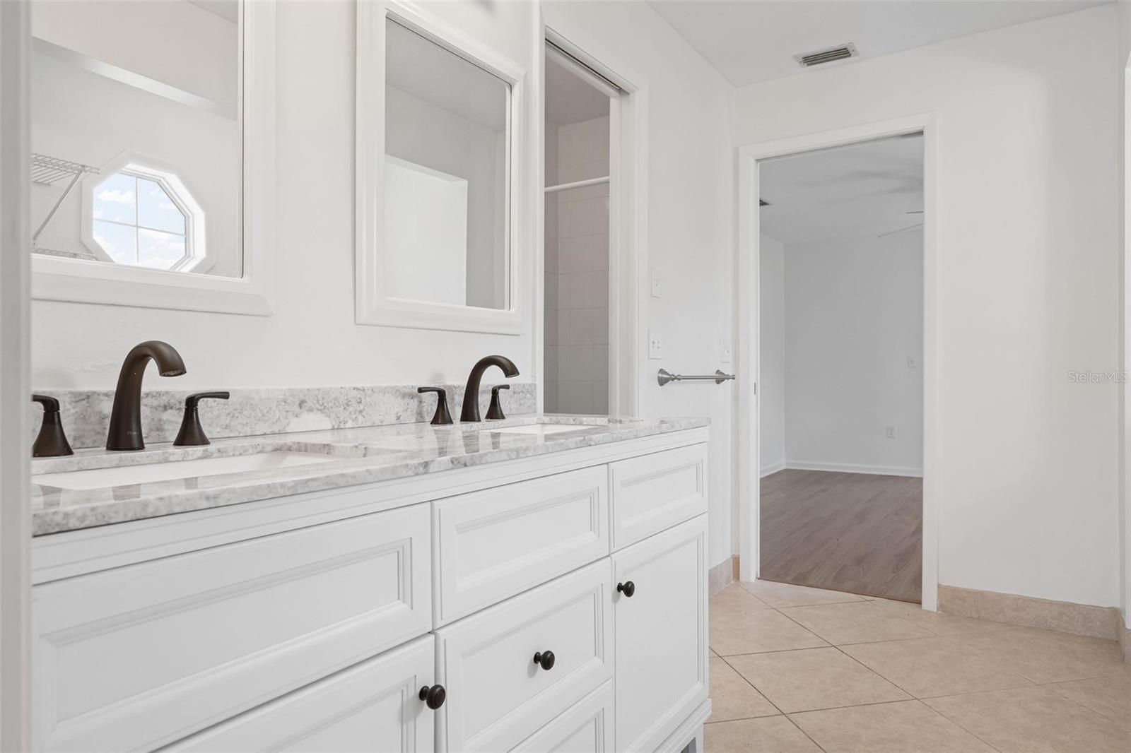 Image 27 of 51 For 65 Inlets Boulevard 65