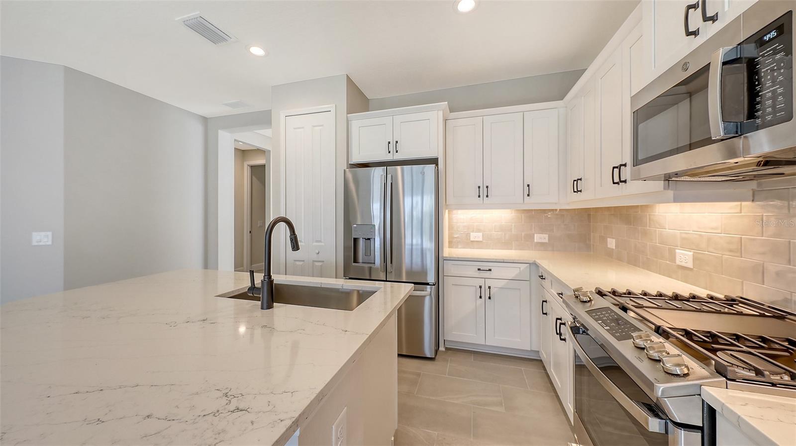 Image 19 of 32 For 18131 Franklin Park Court