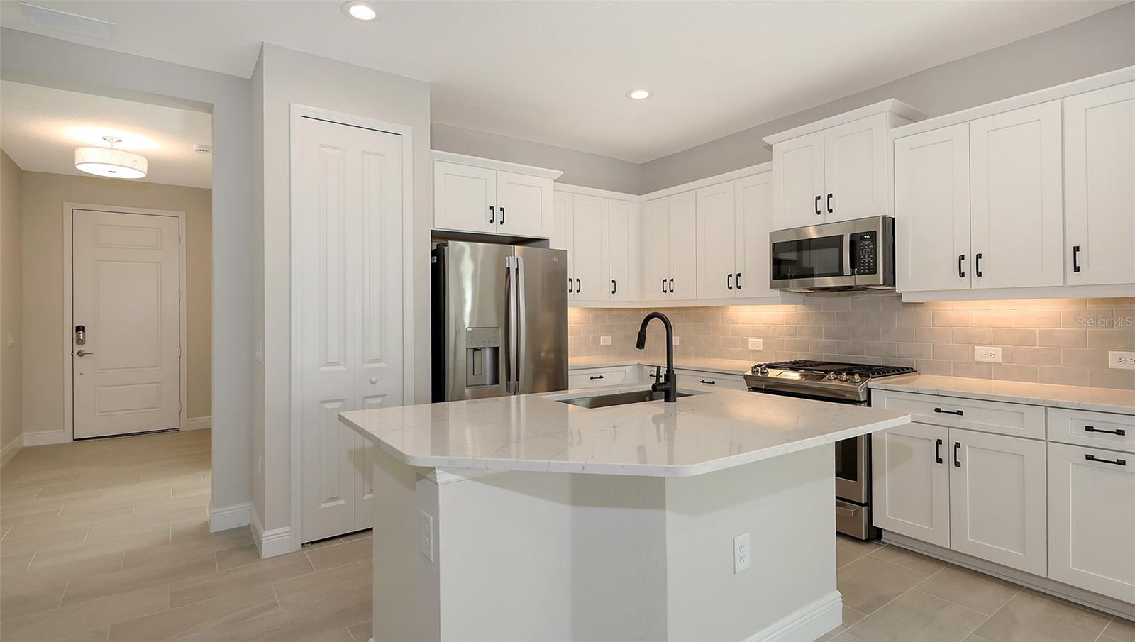 Image 4 of 32 For 18131 Franklin Park Court