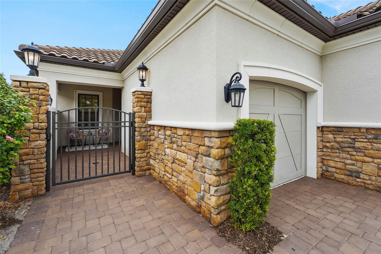 Image 23 of 85 For 13902 Messina Loop