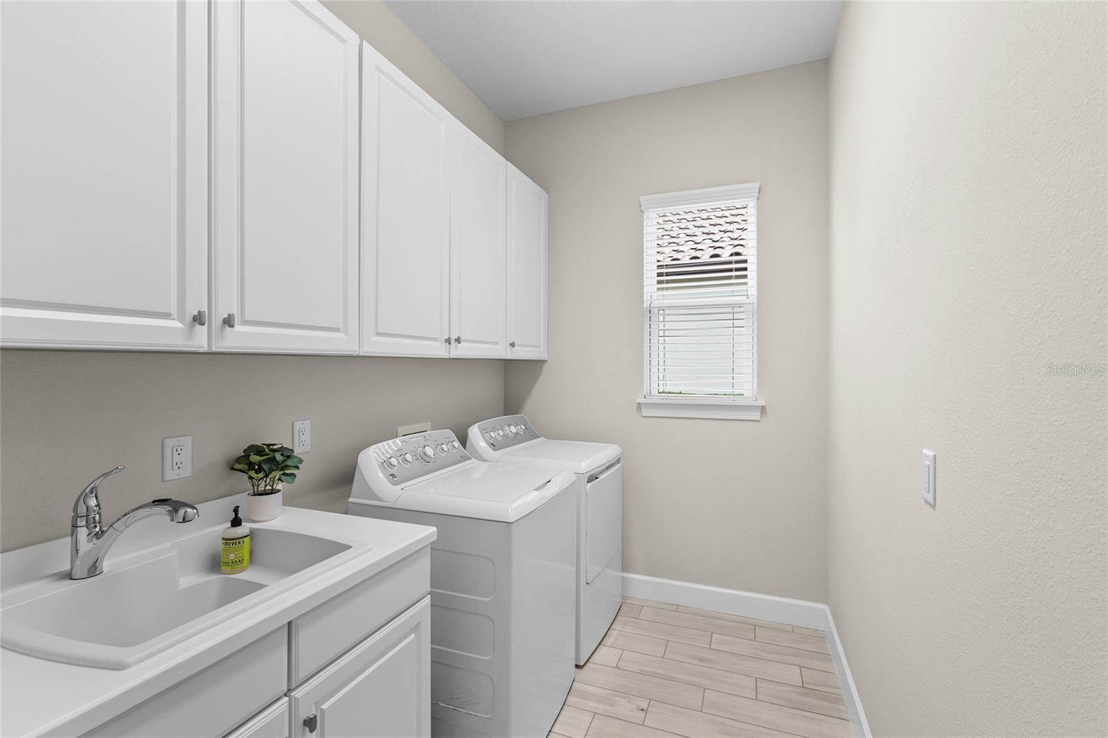 Image 53 of 85 For 13902 Messina Loop