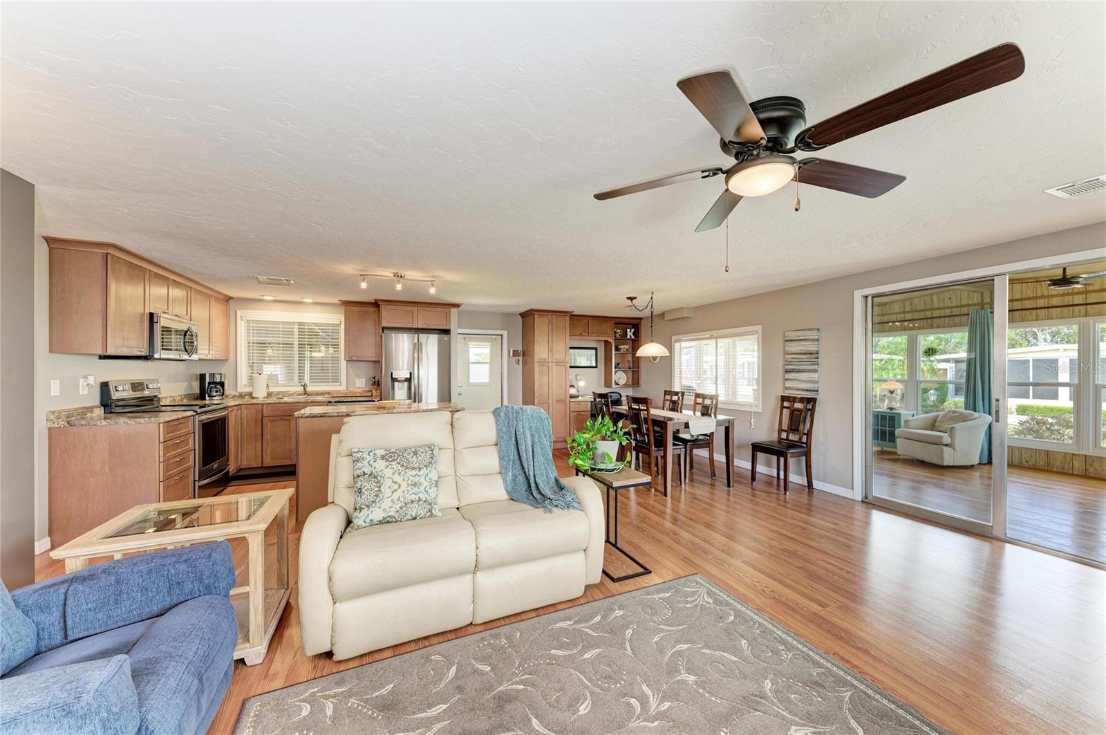 Image 11 of 66 For 5316 53rd Avenue E L1