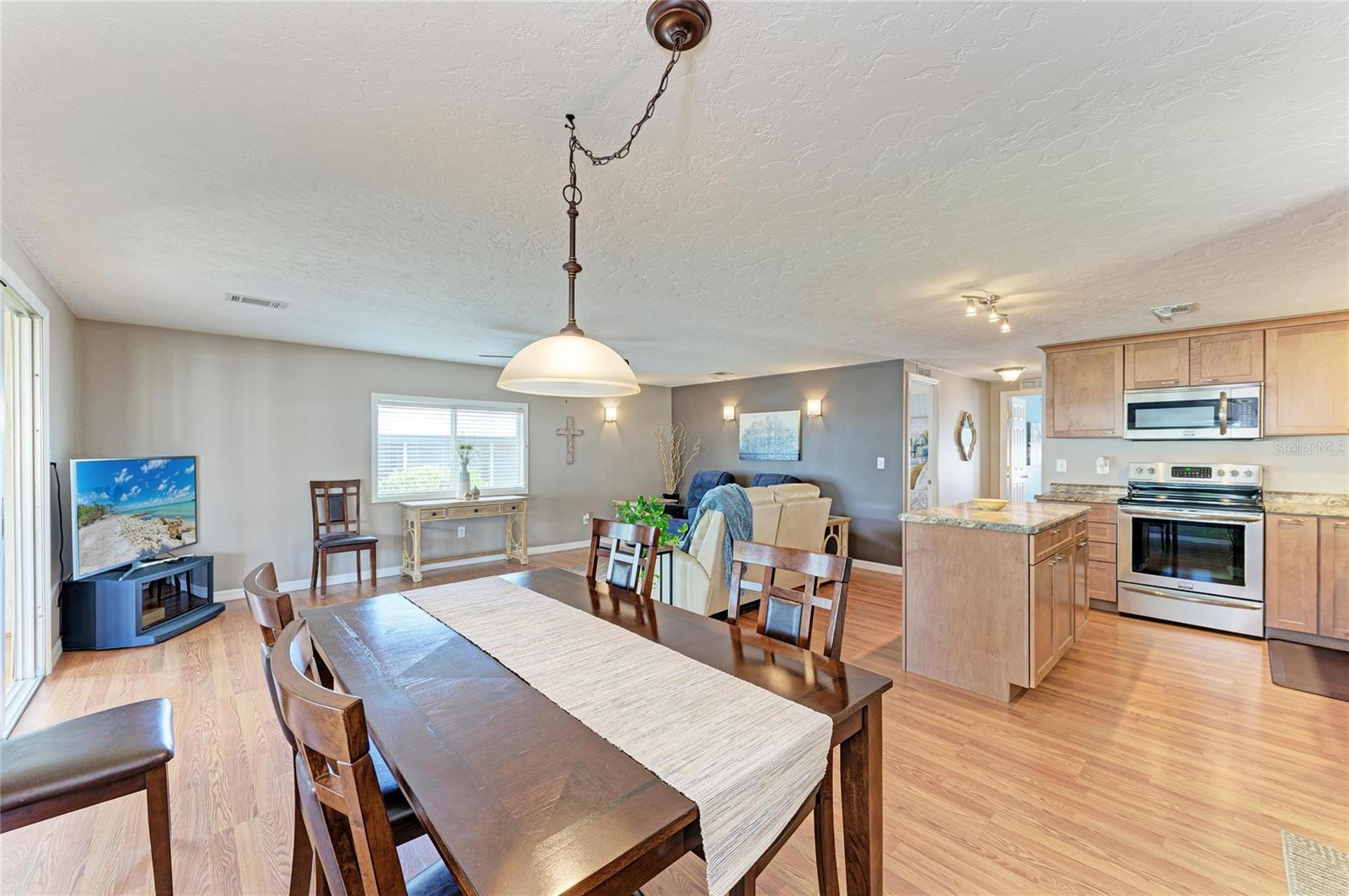 Image 20 of 66 For 5316 53rd Avenue E L1