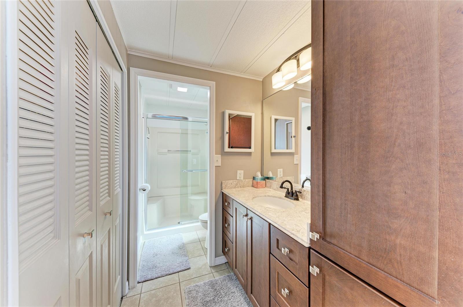 Image 28 of 66 For 5316 53rd Avenue E L1