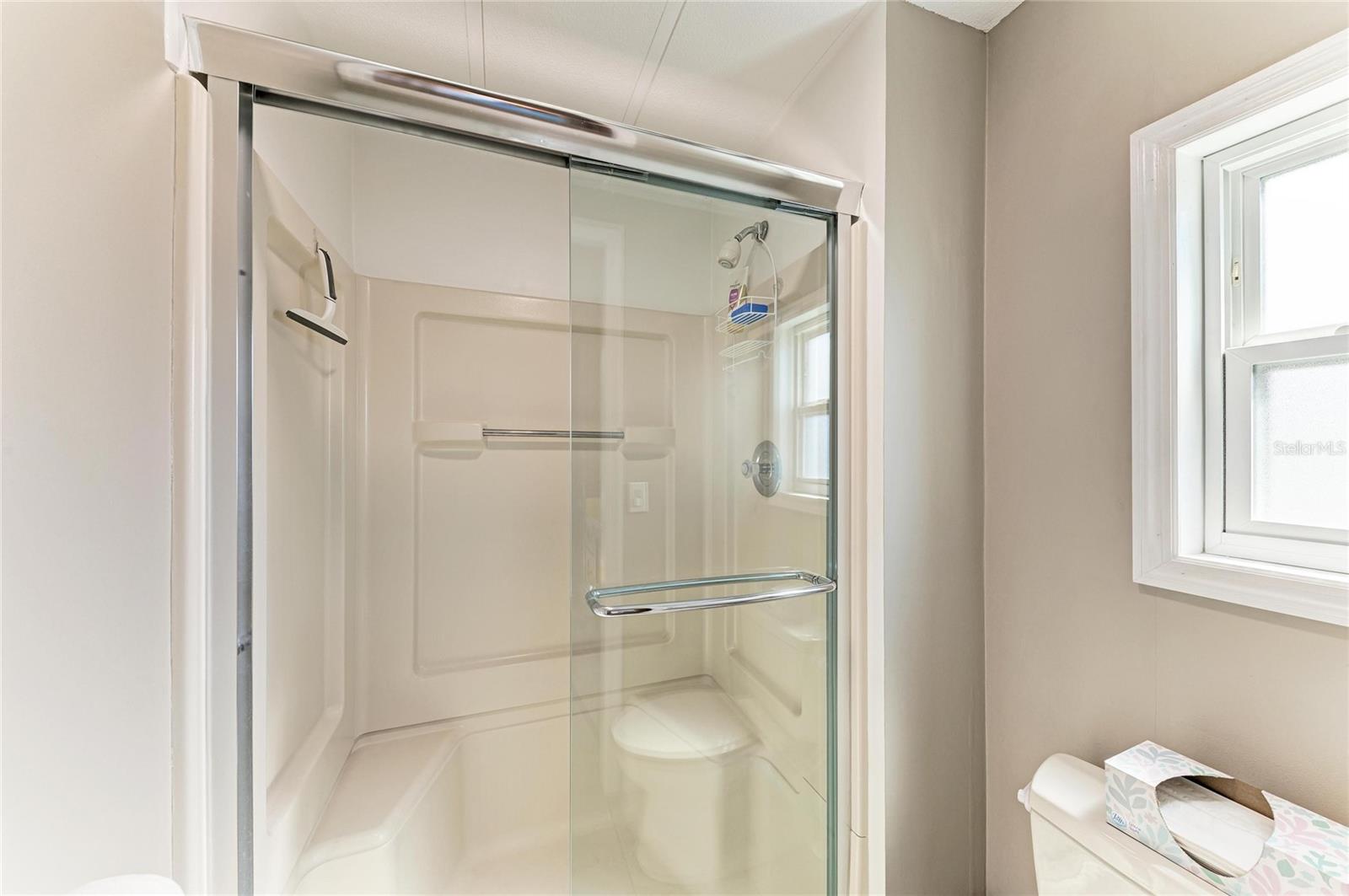 Image 29 of 66 For 5316 53rd Avenue E L1