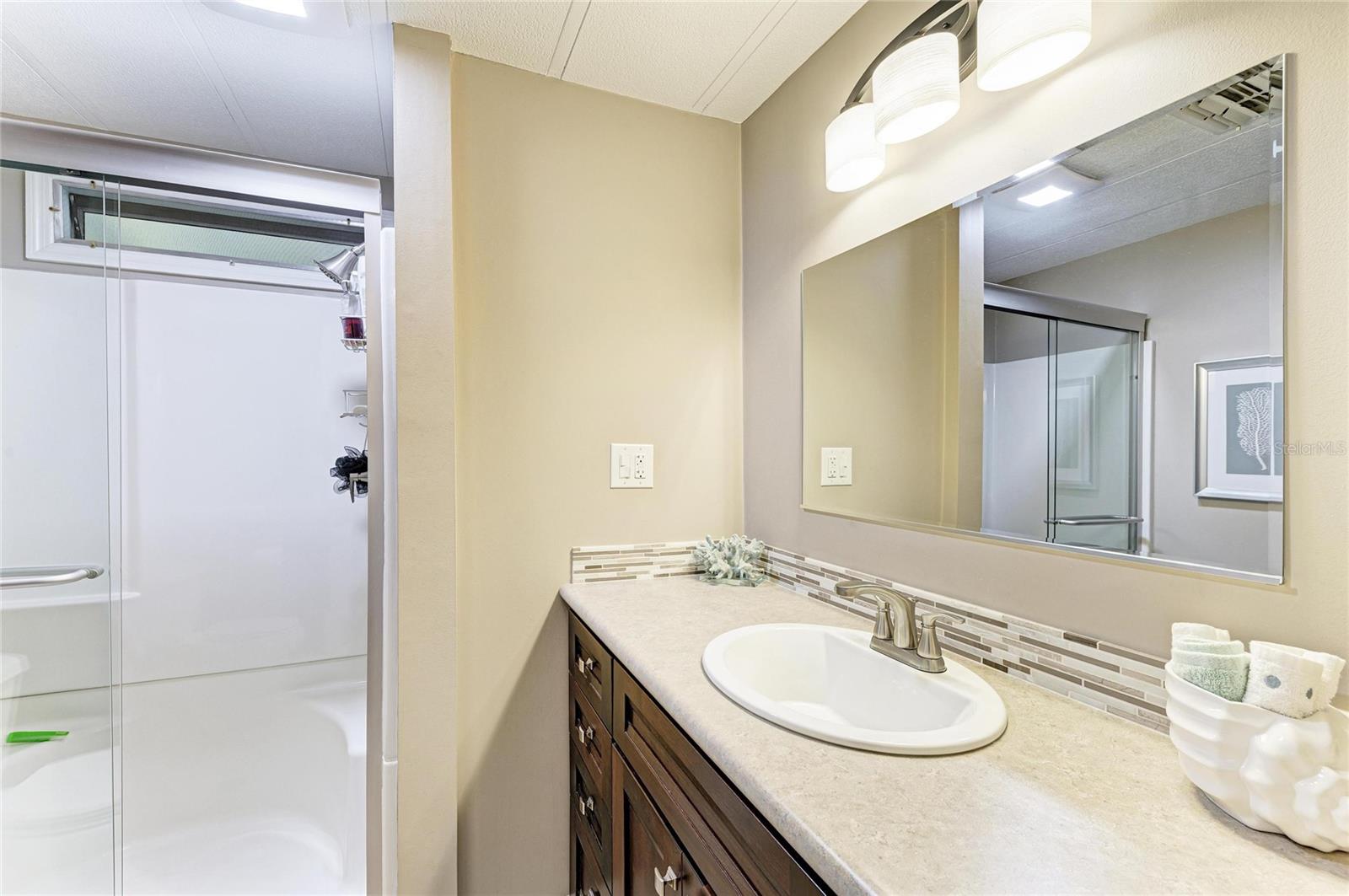 Image 33 of 66 For 5316 53rd Avenue E L1