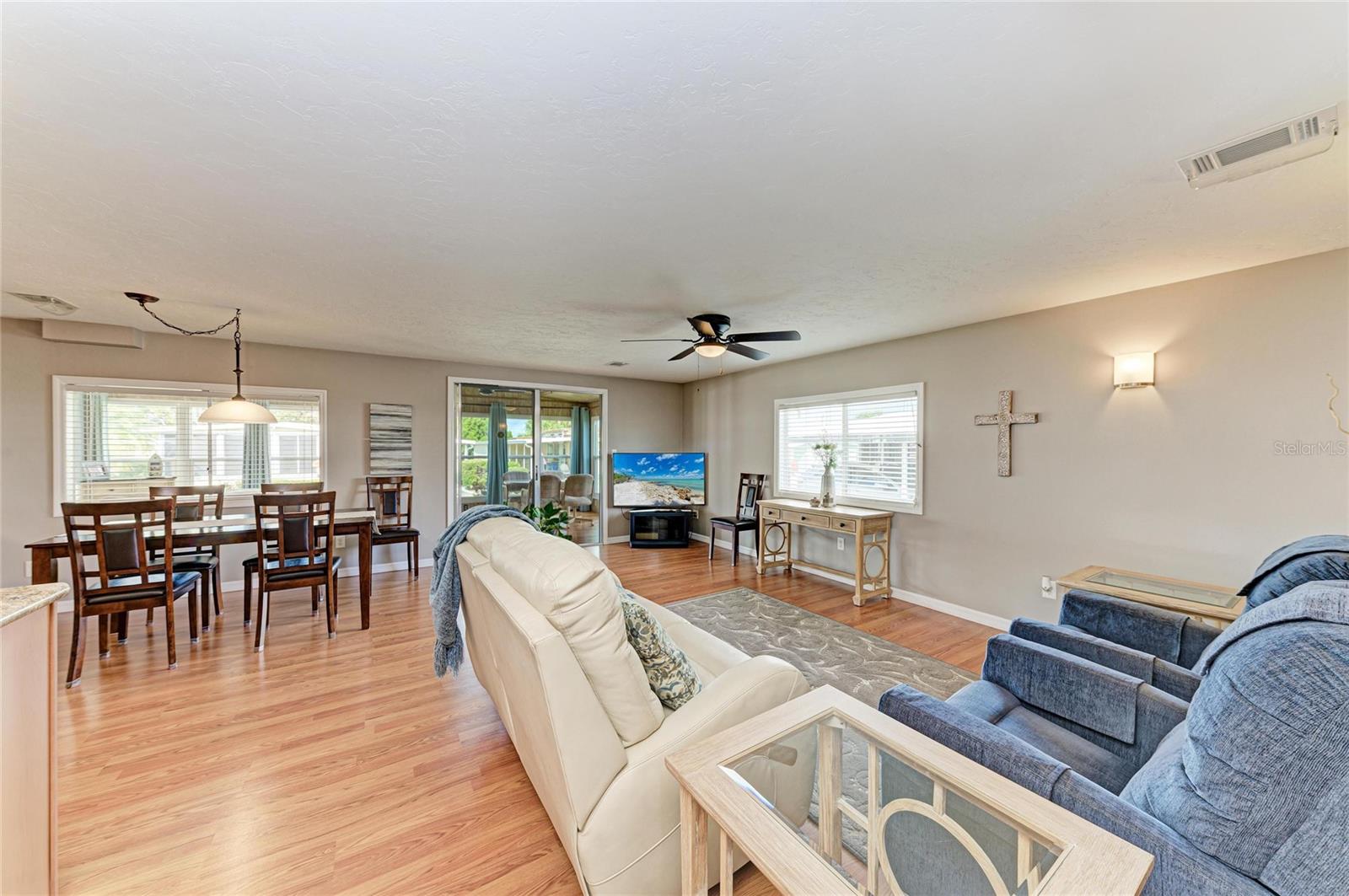 Image 7 of 66 For 5316 53rd Avenue E L1