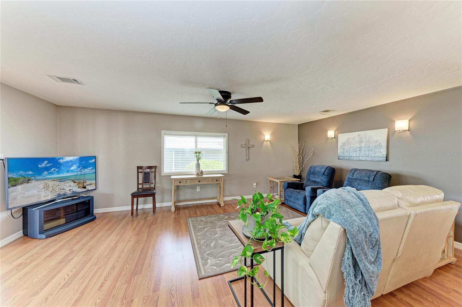 Image 8 of 66 For 5316 53rd Avenue E L1