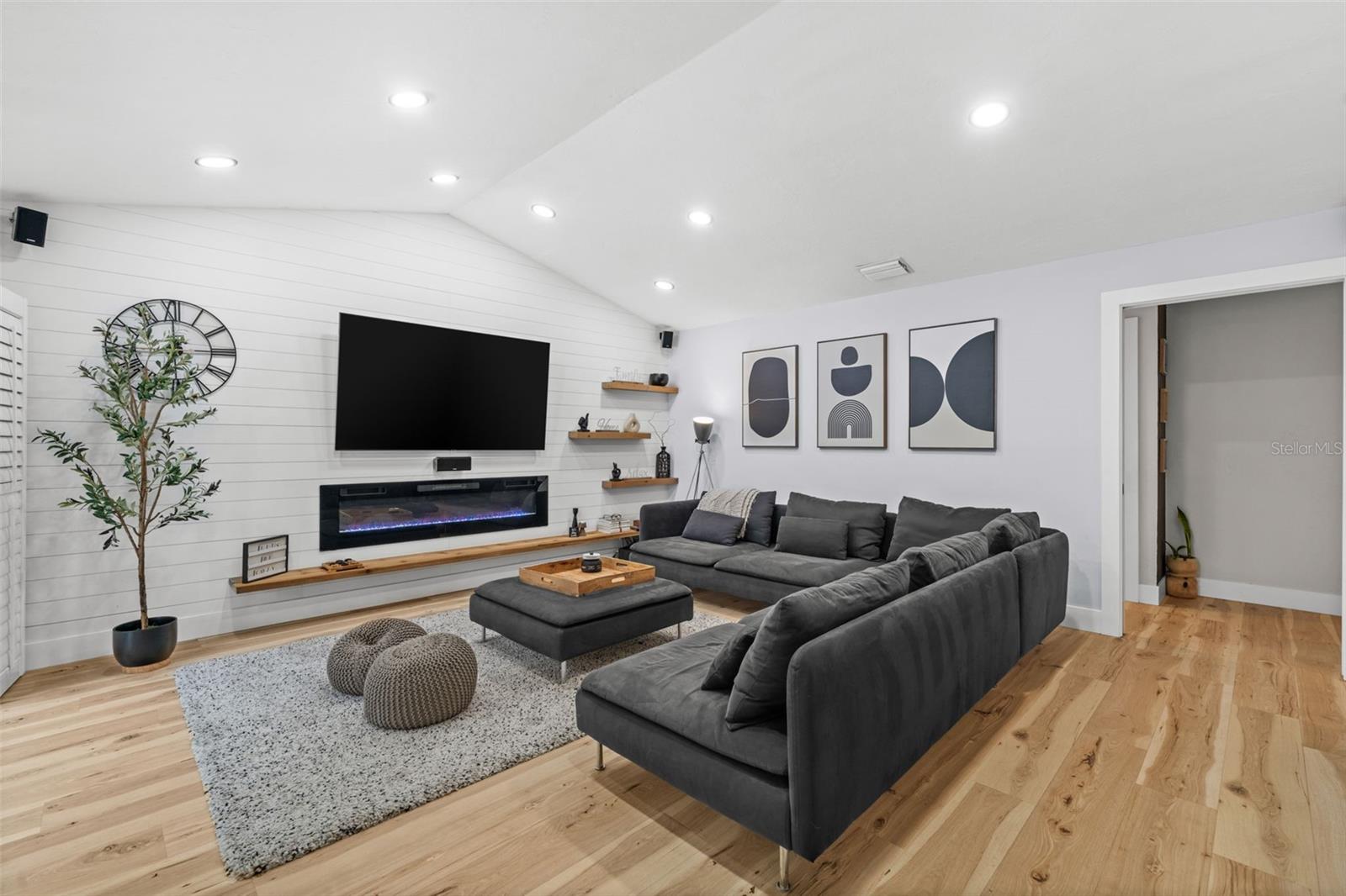 Image 12 of 49 For 4252 Boswell Place