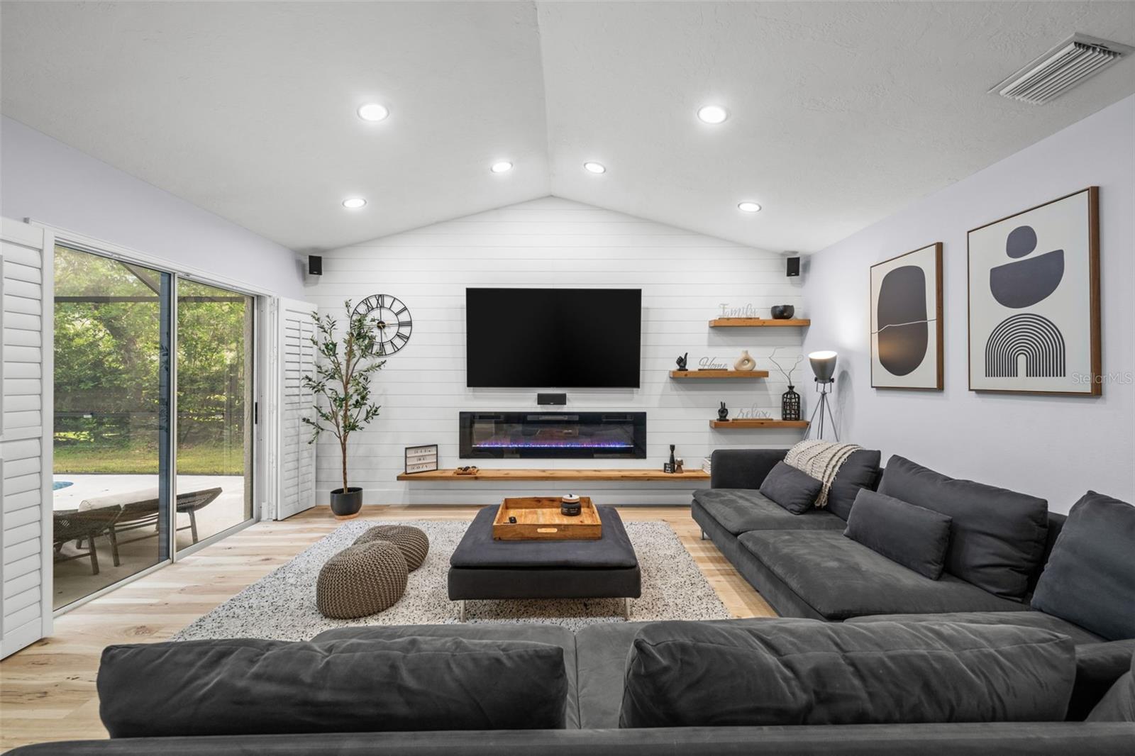 Image 16 of 49 For 4252 Boswell Place