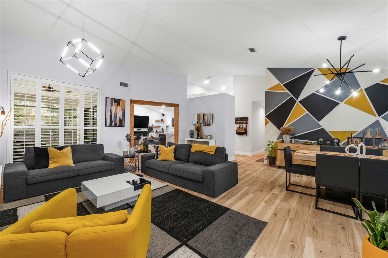 Image 5 of 49 For 4252 Boswell Place