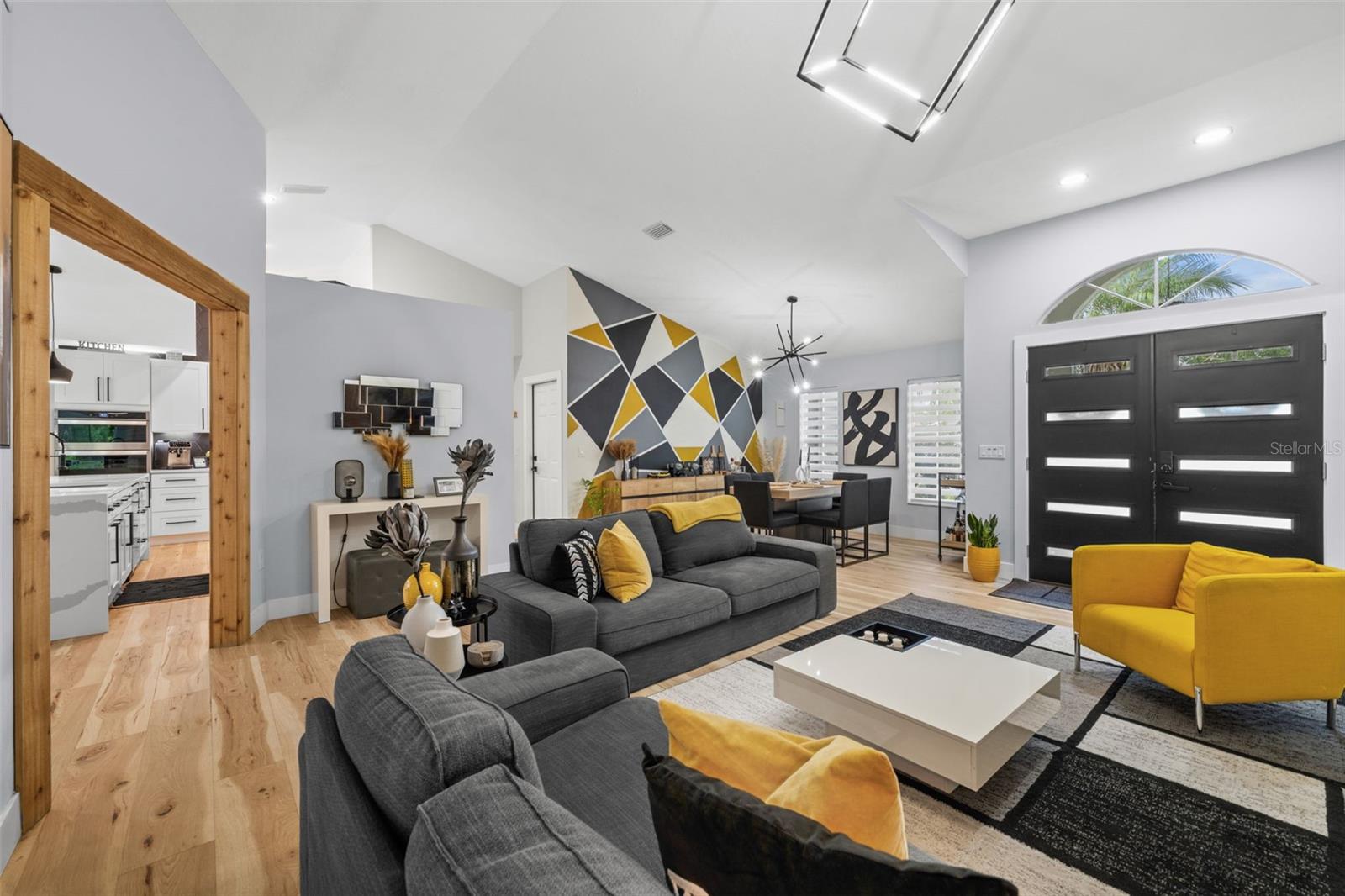 Image 8 of 49 For 4252 Boswell Place