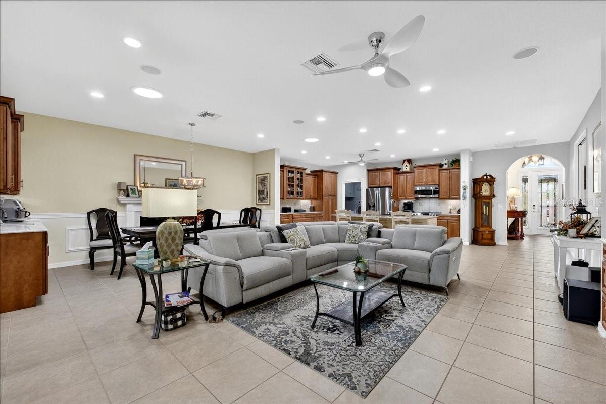 Image 7 of 65 For 360 Motorcoach Drive S