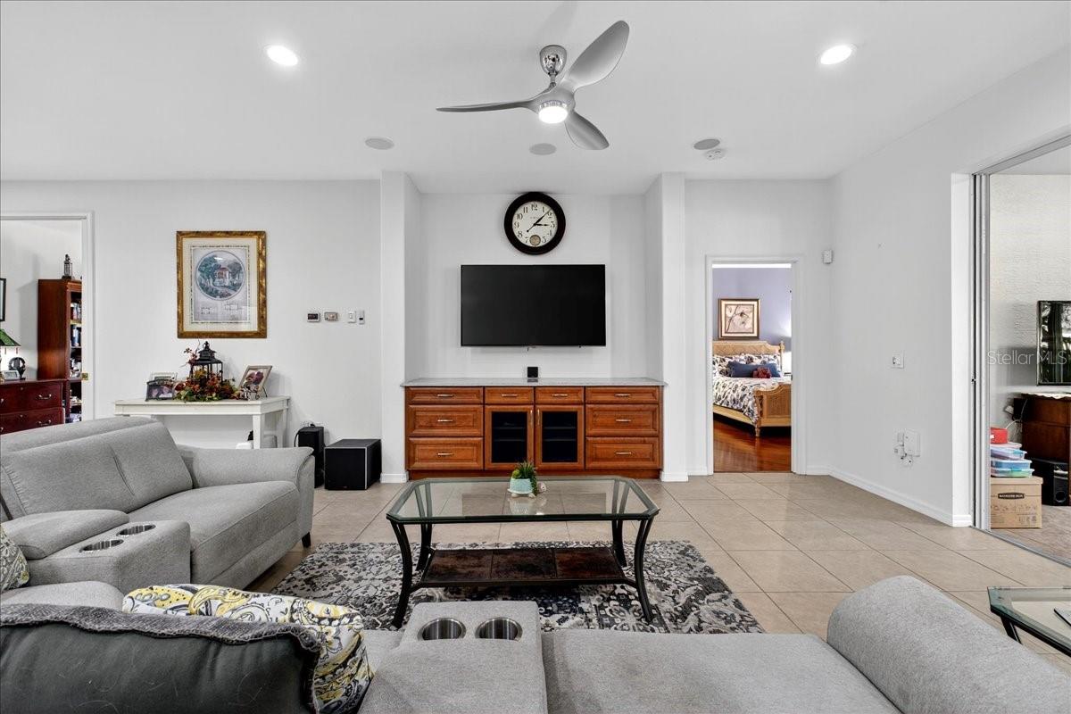 Image 8 of 65 For 360 Motorcoach Drive S