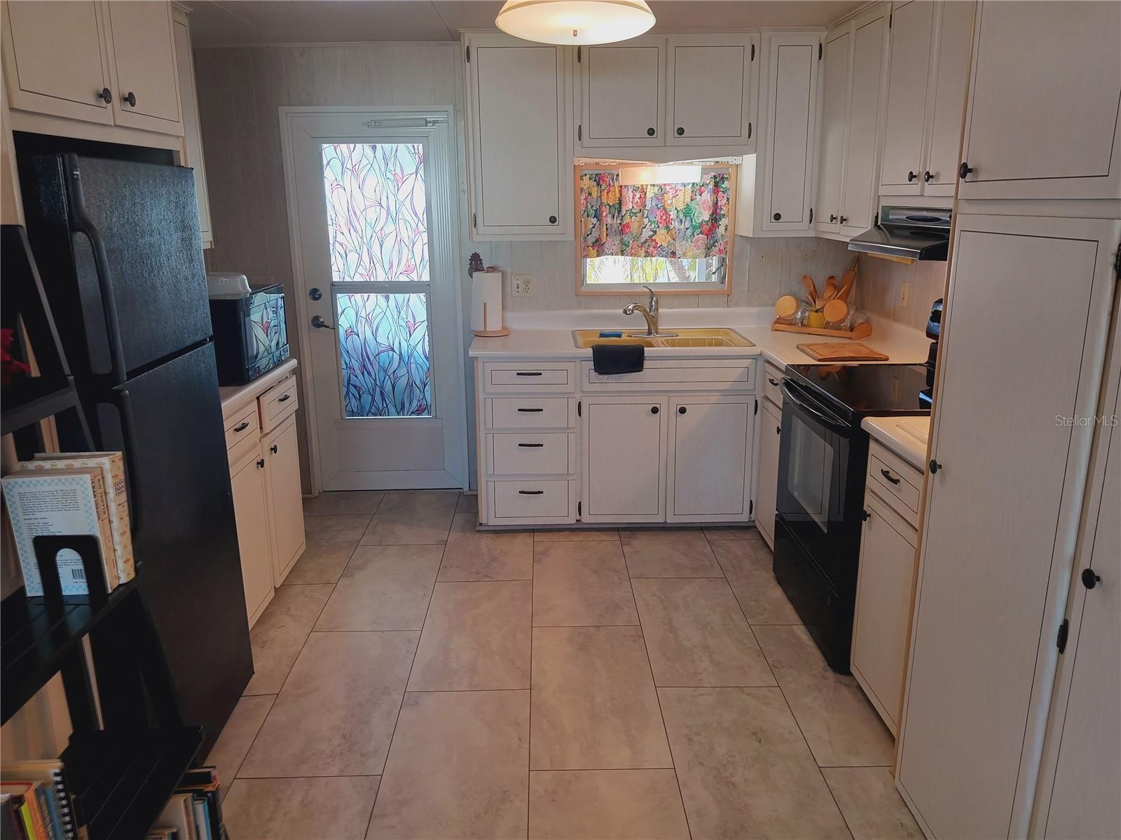 Image 11 of 82 For 5305 Kenwood Avenue