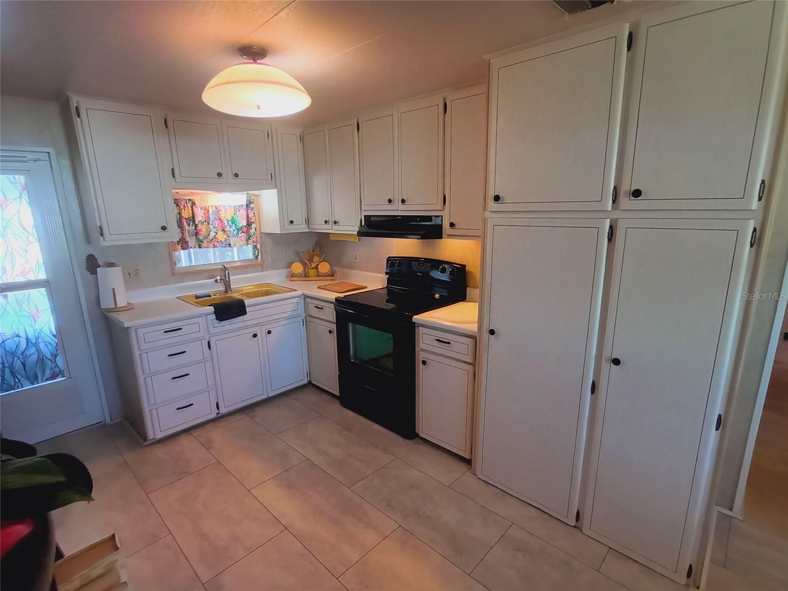 Image 12 of 82 For 5305 Kenwood Avenue