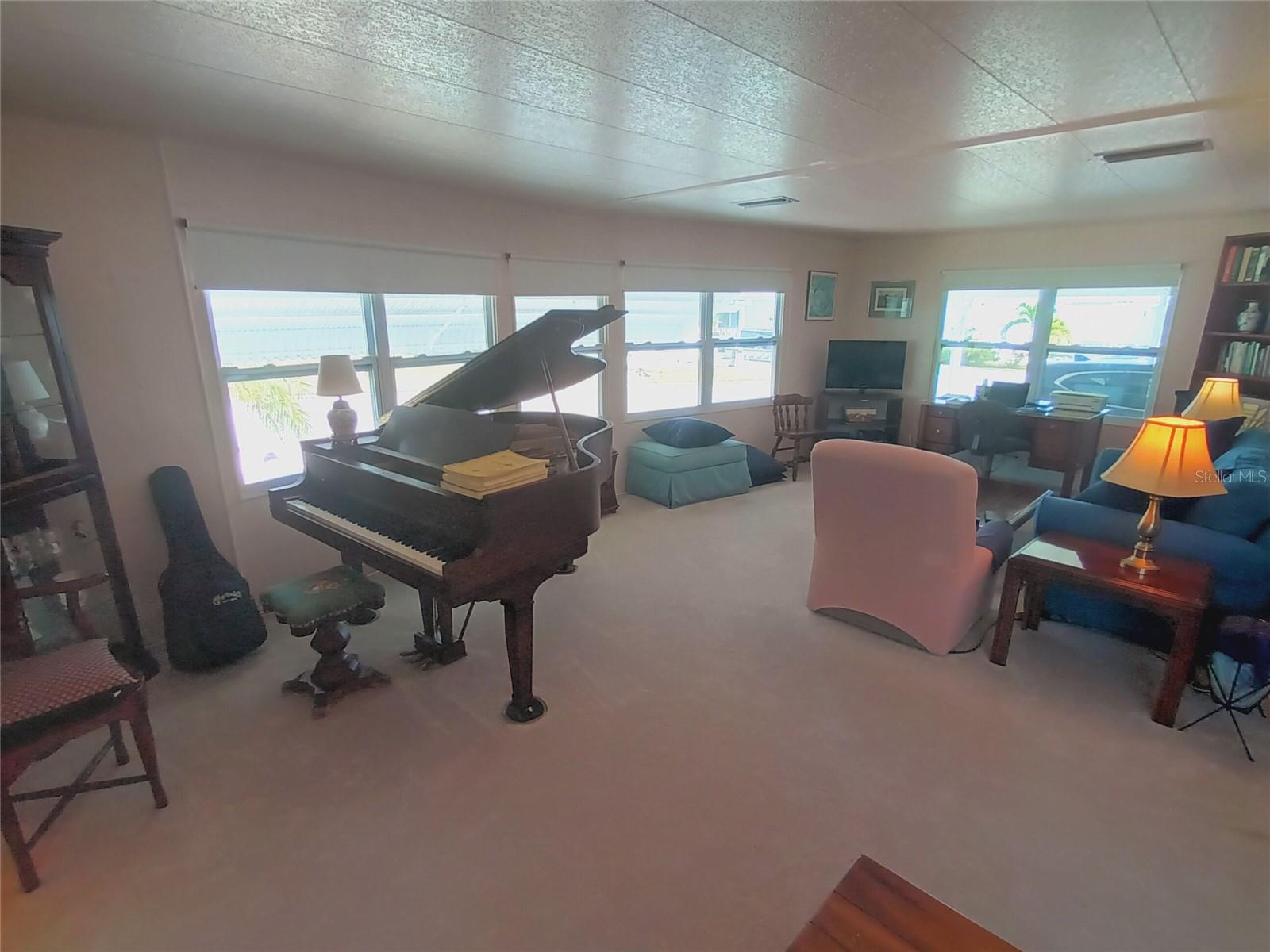 Image 21 of 82 For 5305 Kenwood Avenue