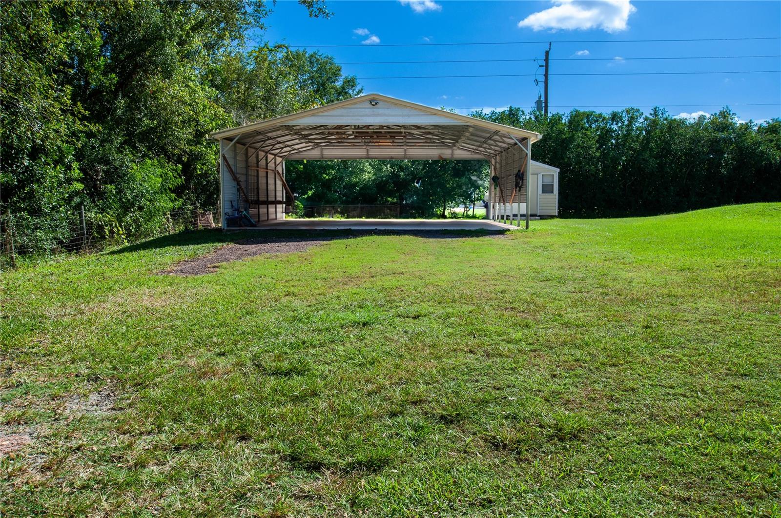 Listing photo id 12 for 2100 Diamond K Street