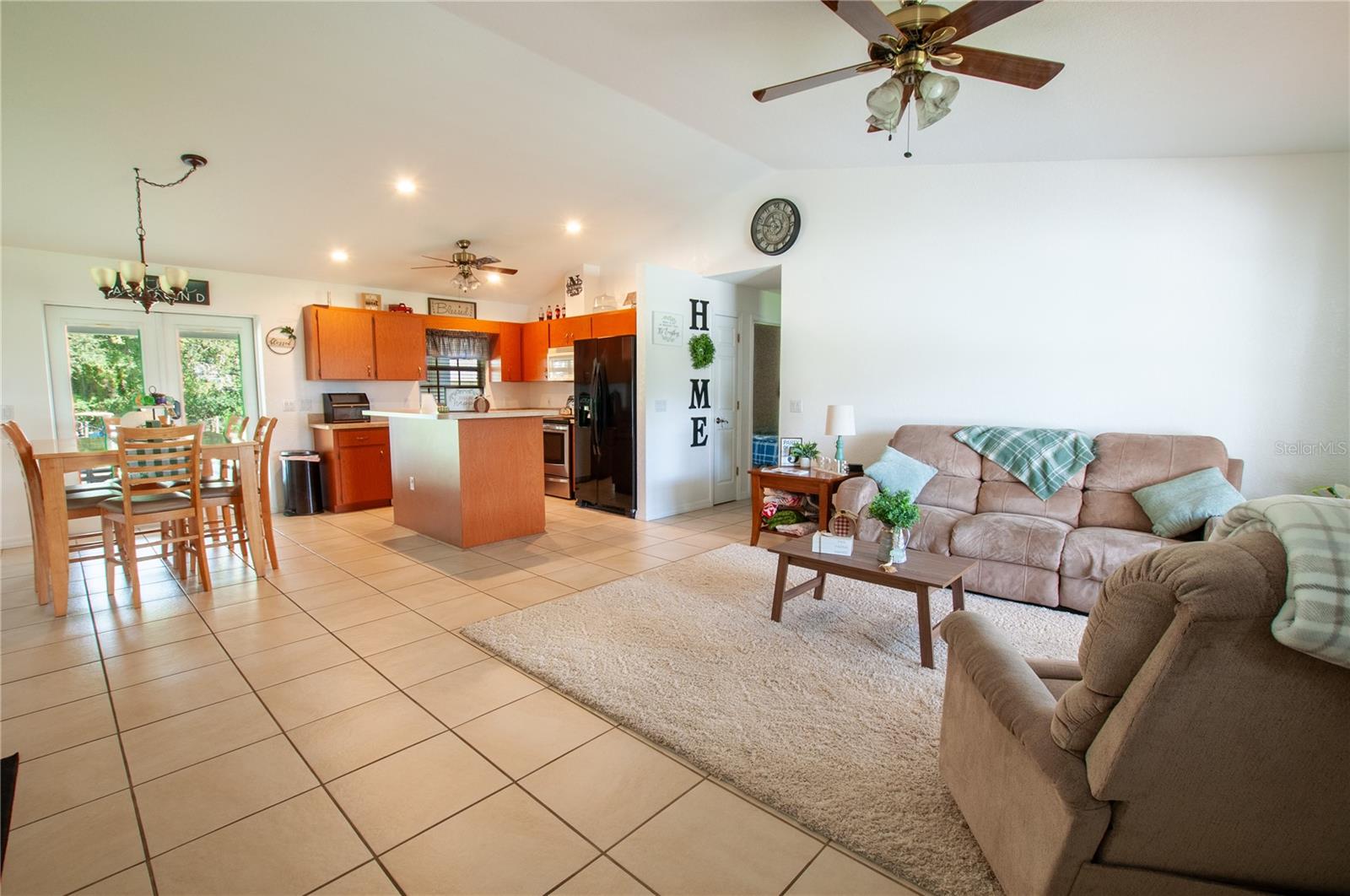 Listing photo id 0 for 2100 Diamond K Street