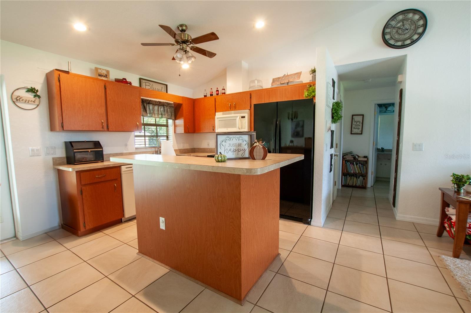 Listing photo id 2 for 2100 Diamond K Street