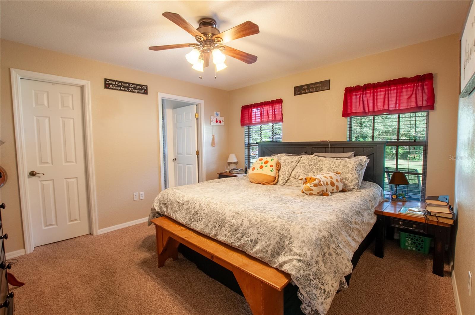 Listing photo id 5 for 2100 Diamond K Street