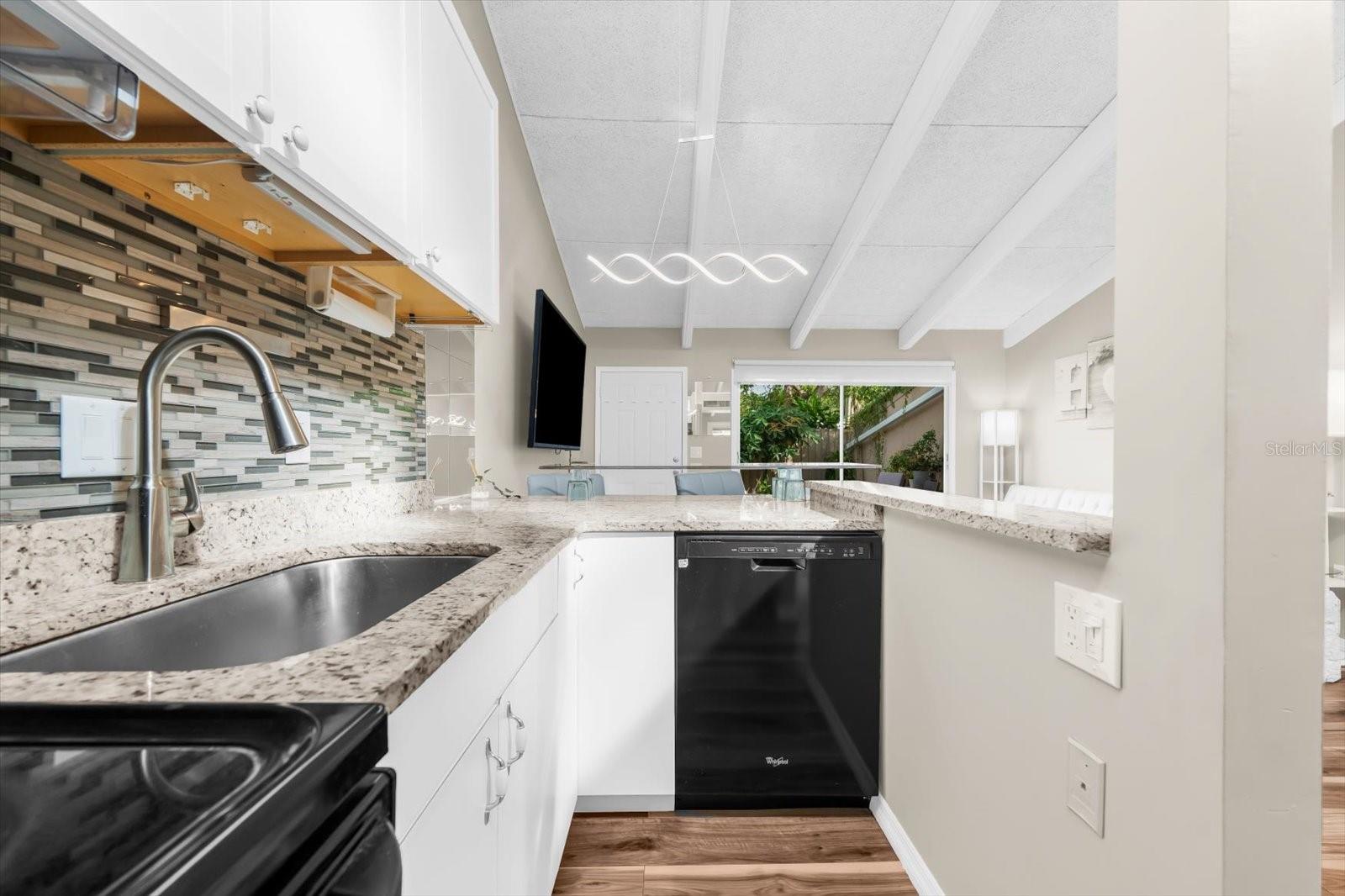 Image 6 of 52 For 500 Jefferson Avenue A3