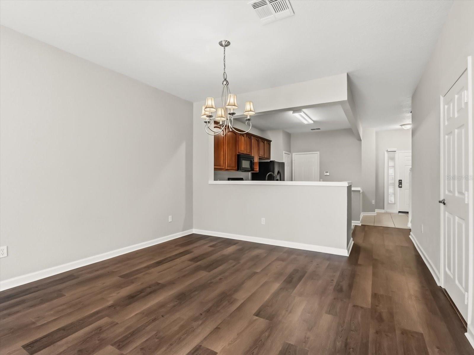 Image 6 of 31 For 1131 Washburn Court