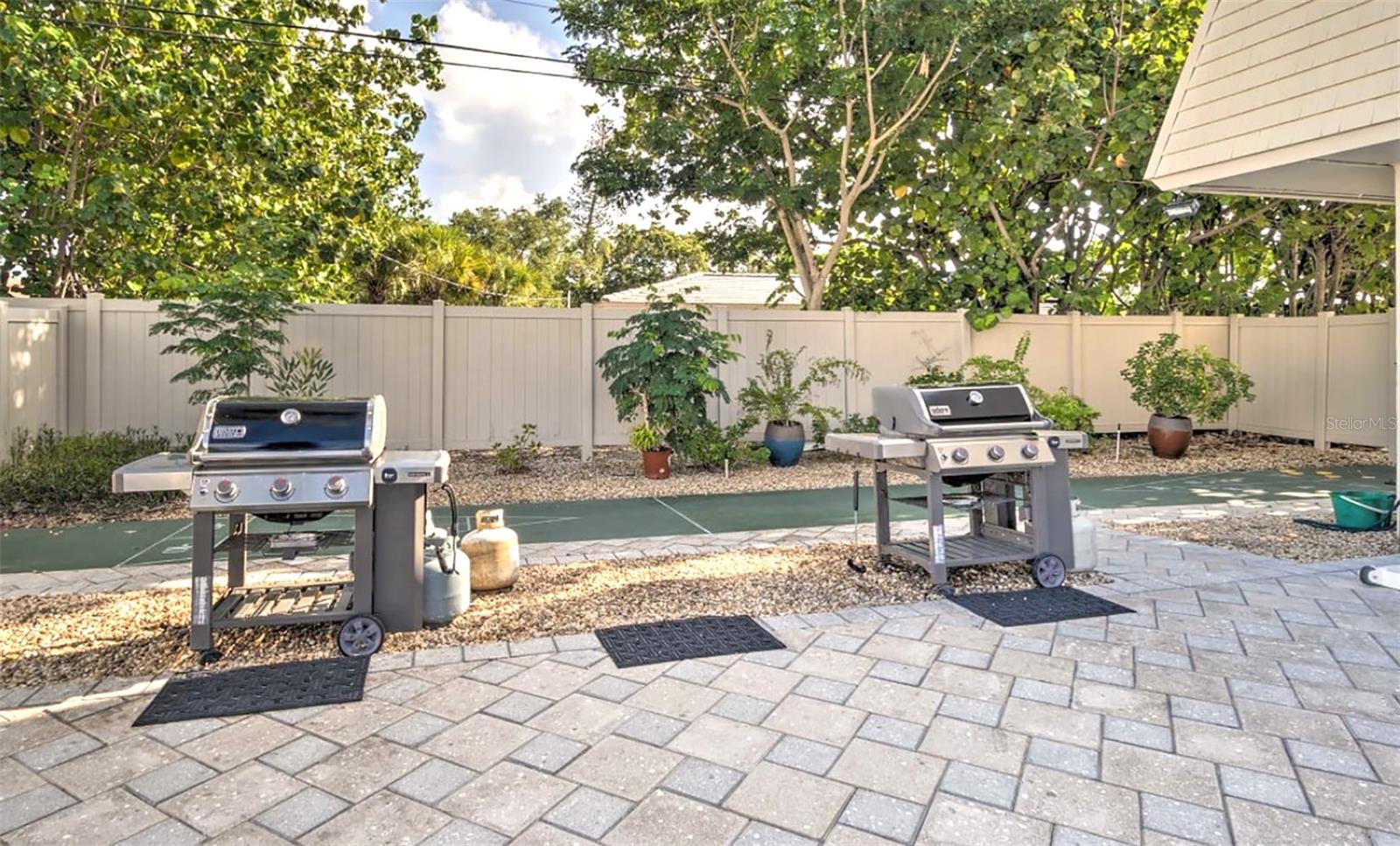 Image 23 of 36 For 777 Beach Road 1e