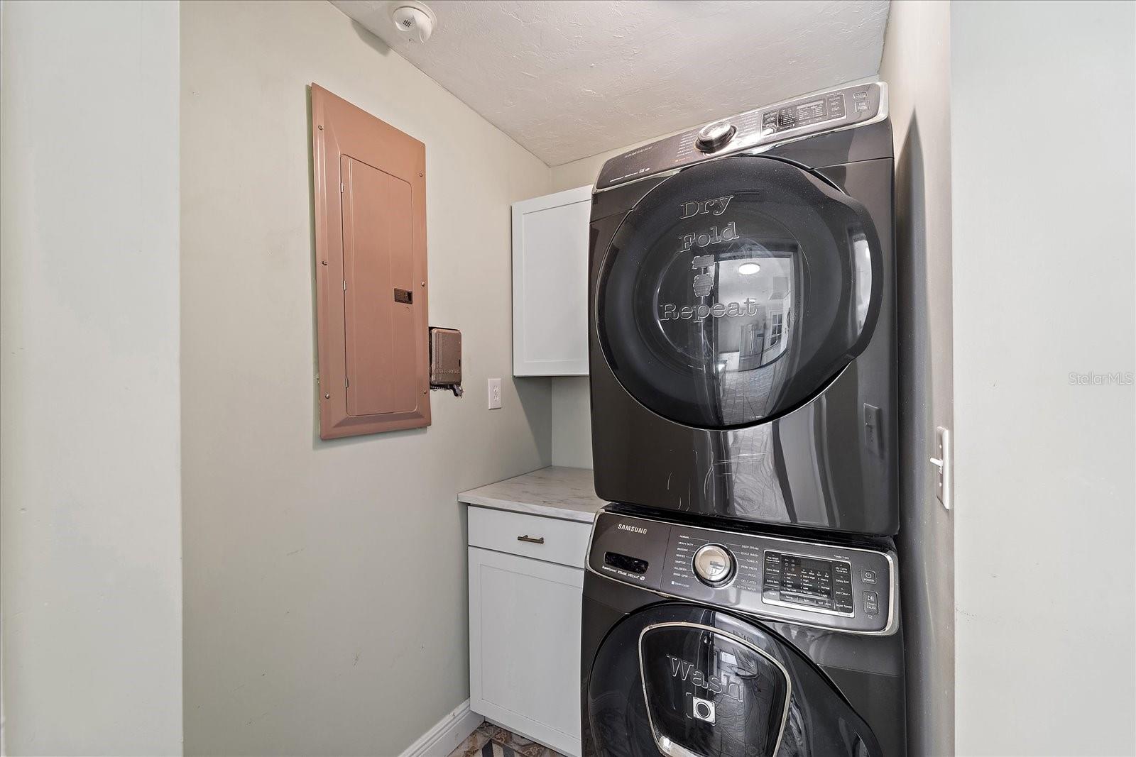 Listing photo id 8 for 3647 Bali Drive