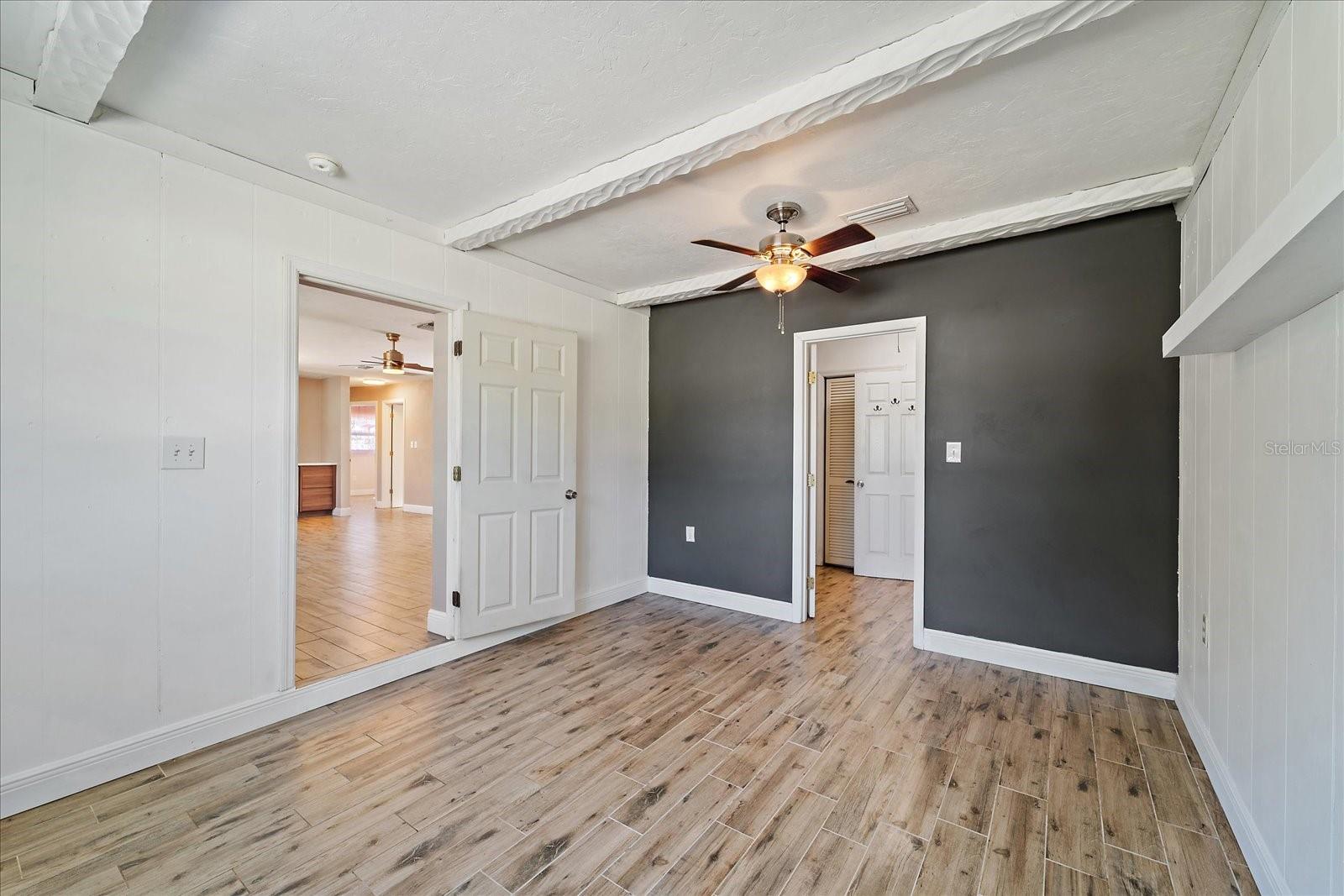 Listing photo id 12 for 3647 Bali Drive