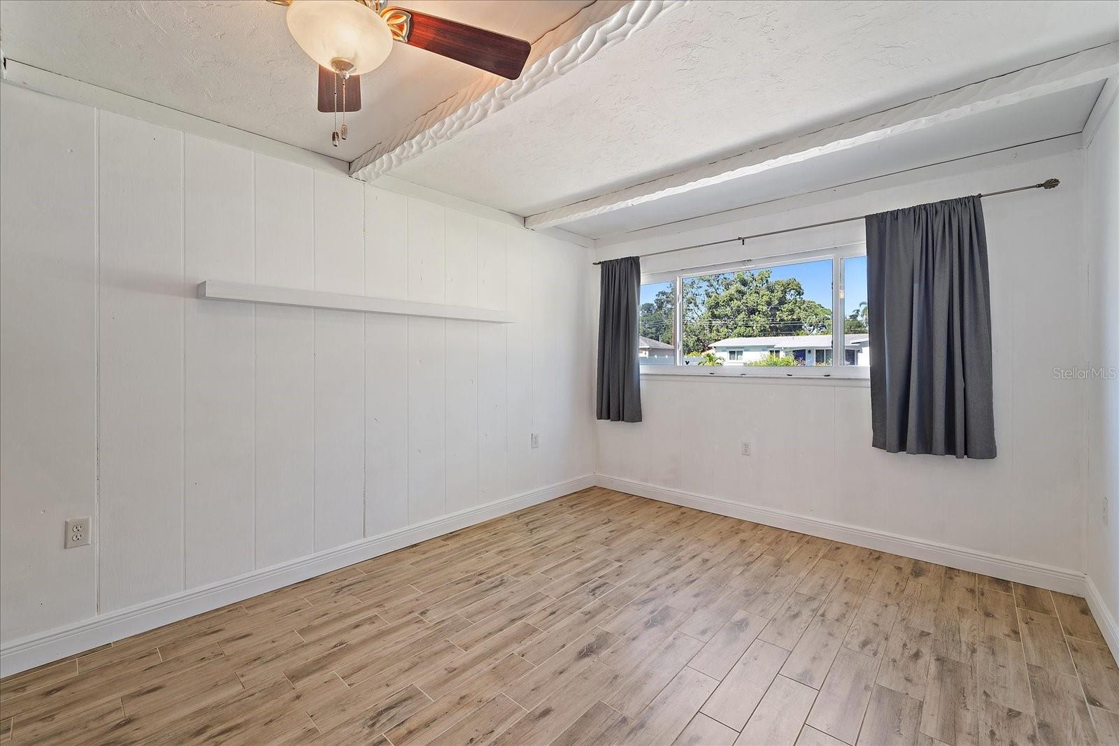 Listing photo id 13 for 3647 Bali Drive