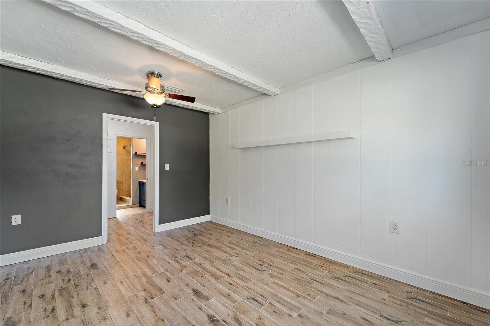 Listing photo id 14 for 3647 Bali Drive