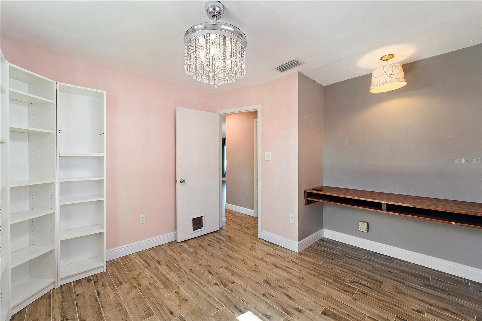 Listing photo id 17 for 3647 Bali Drive