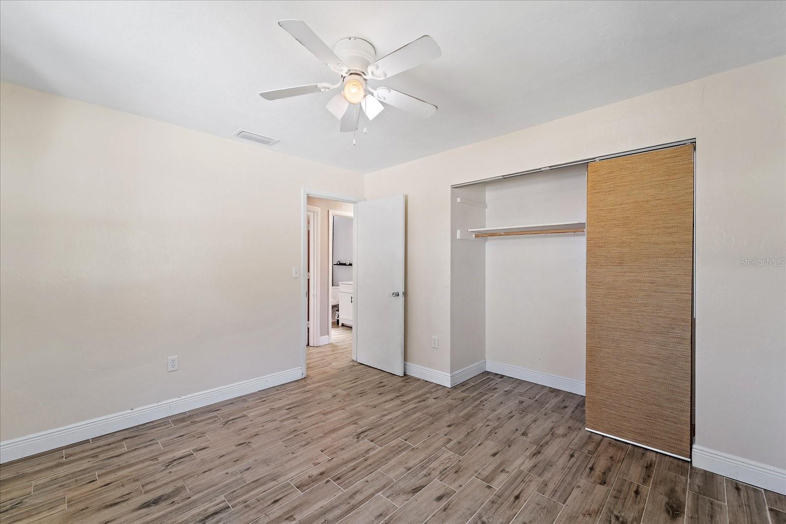 Listing photo id 23 for 3647 Bali Drive