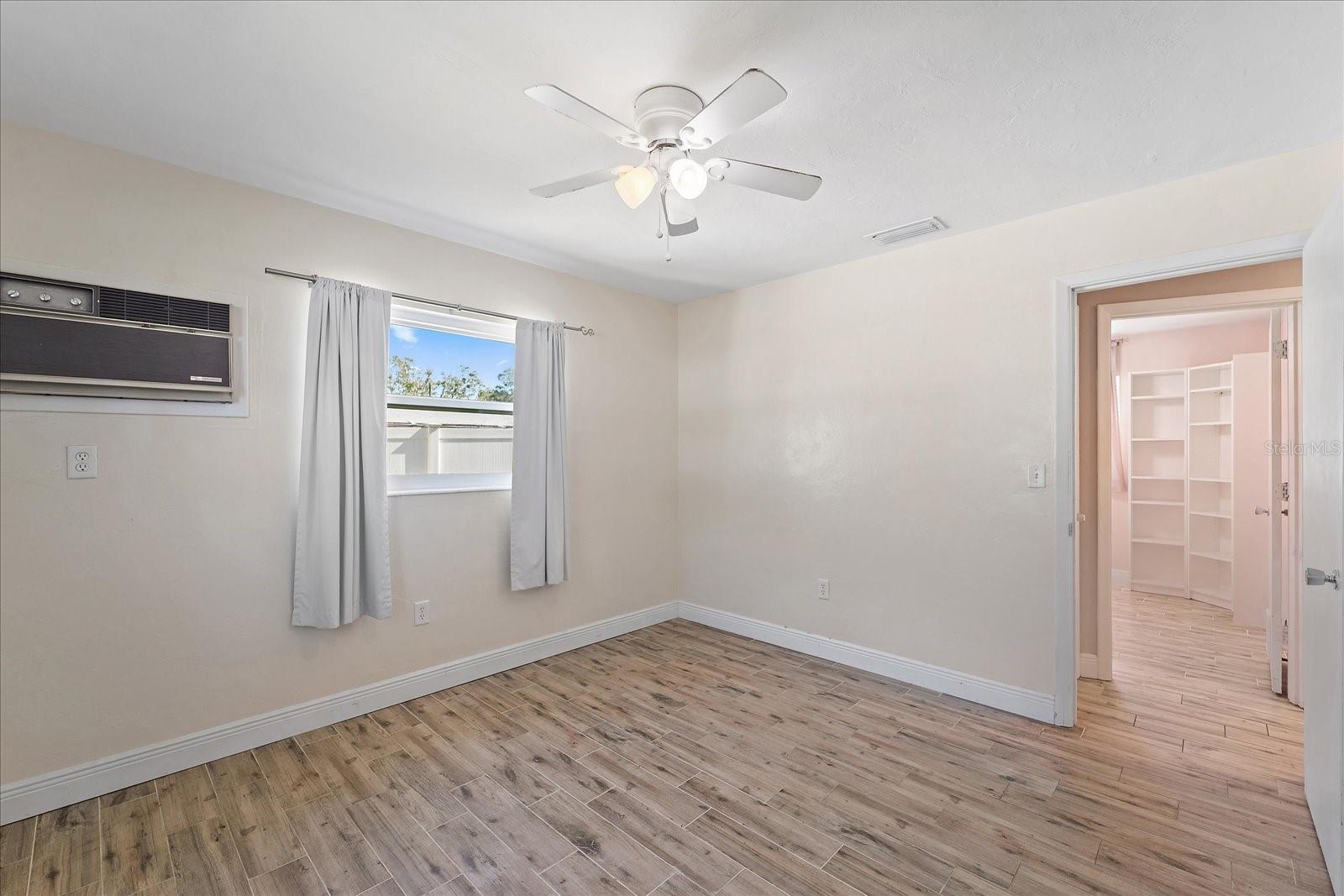 Listing photo id 24 for 3647 Bali Drive