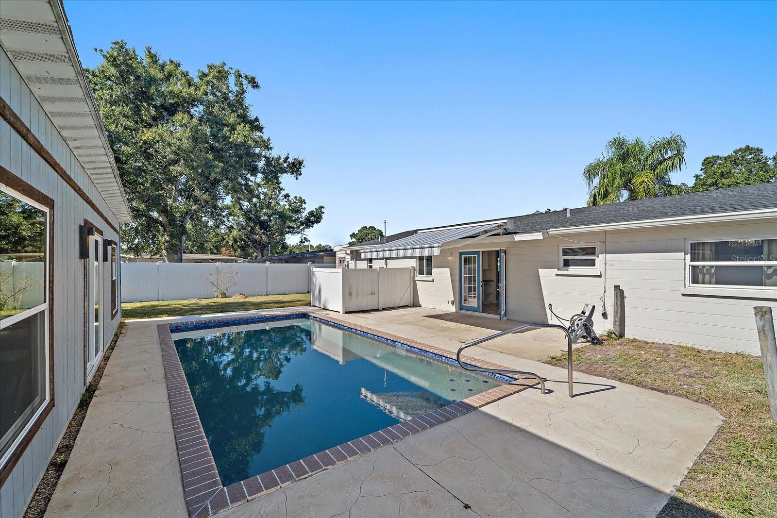 Listing photo id 26 for 3647 Bali Drive