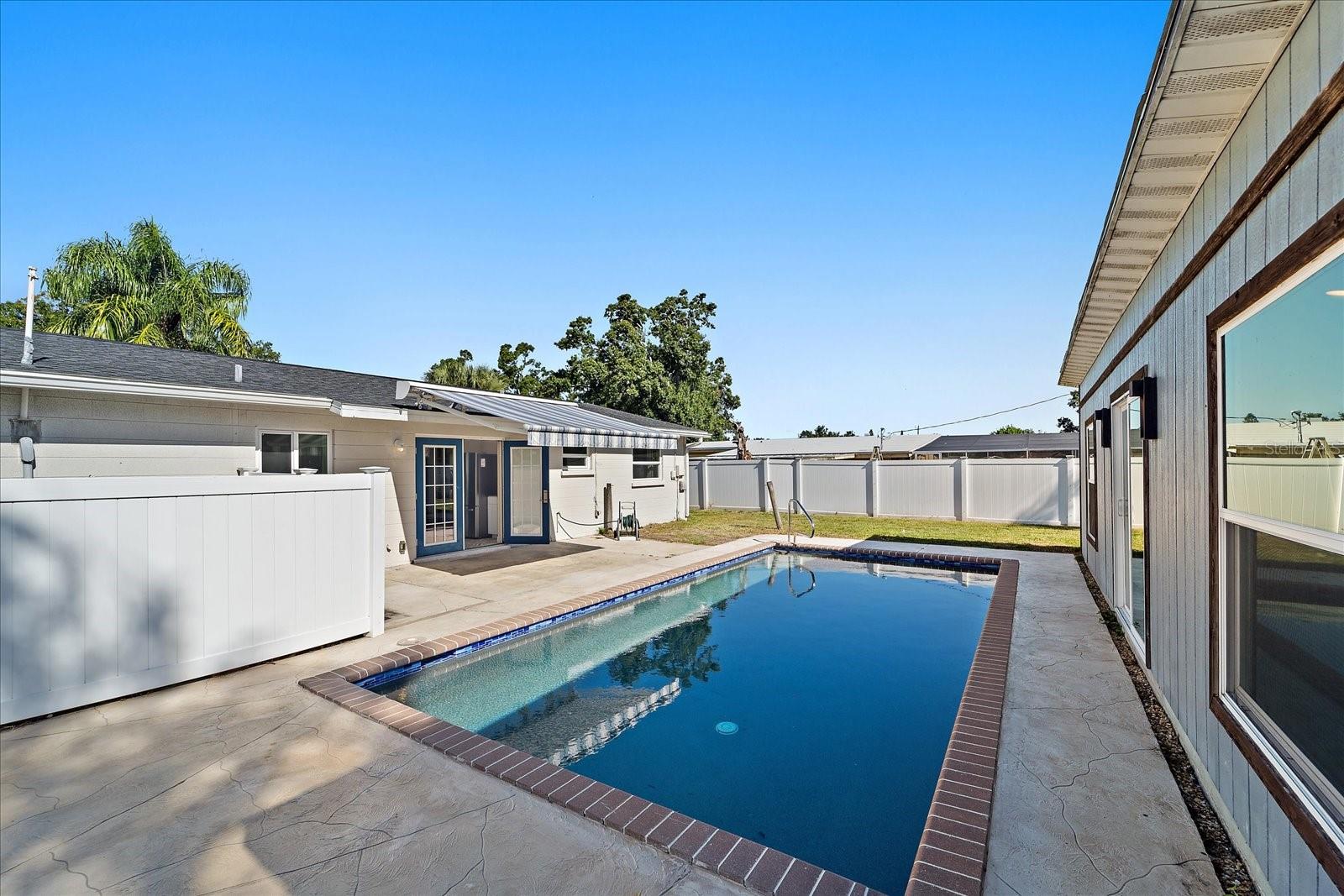 Listing photo id 27 for 3647 Bali Drive