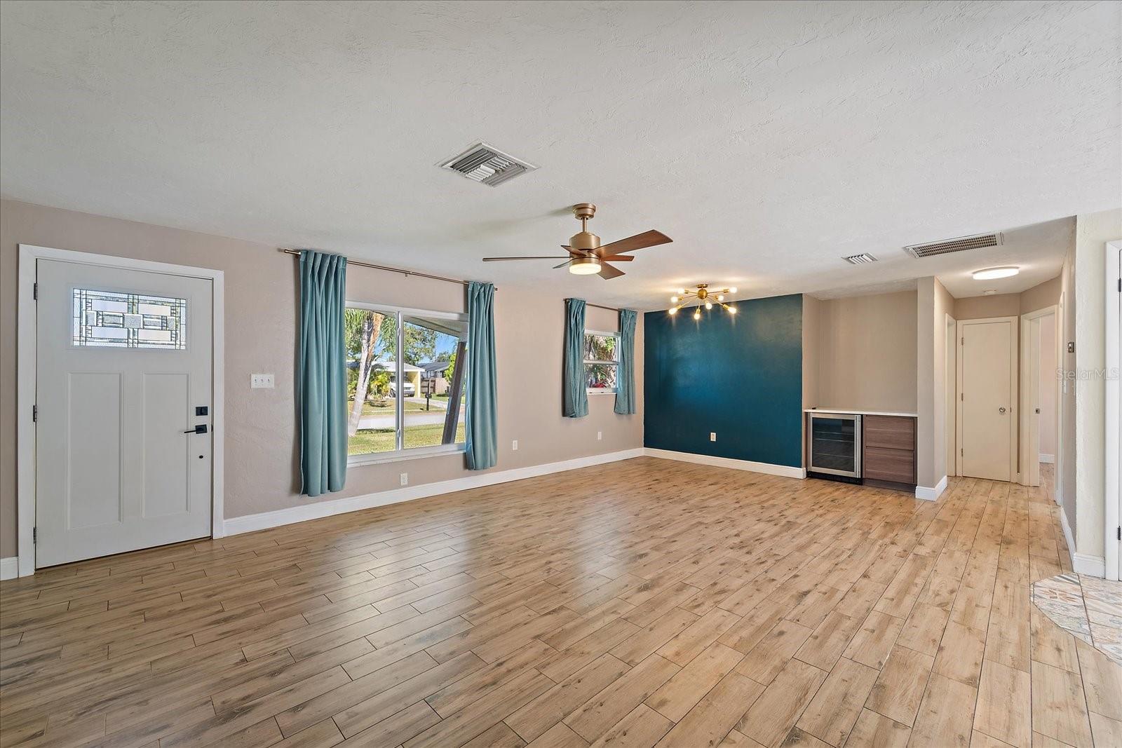 Listing photo id 1 for 3647 Bali Drive